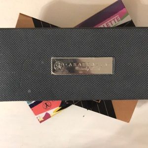 ABH EYESHADOW PALETTE